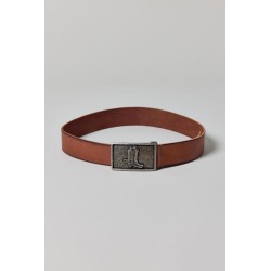 Cinturón de cuero con hebilla metálica