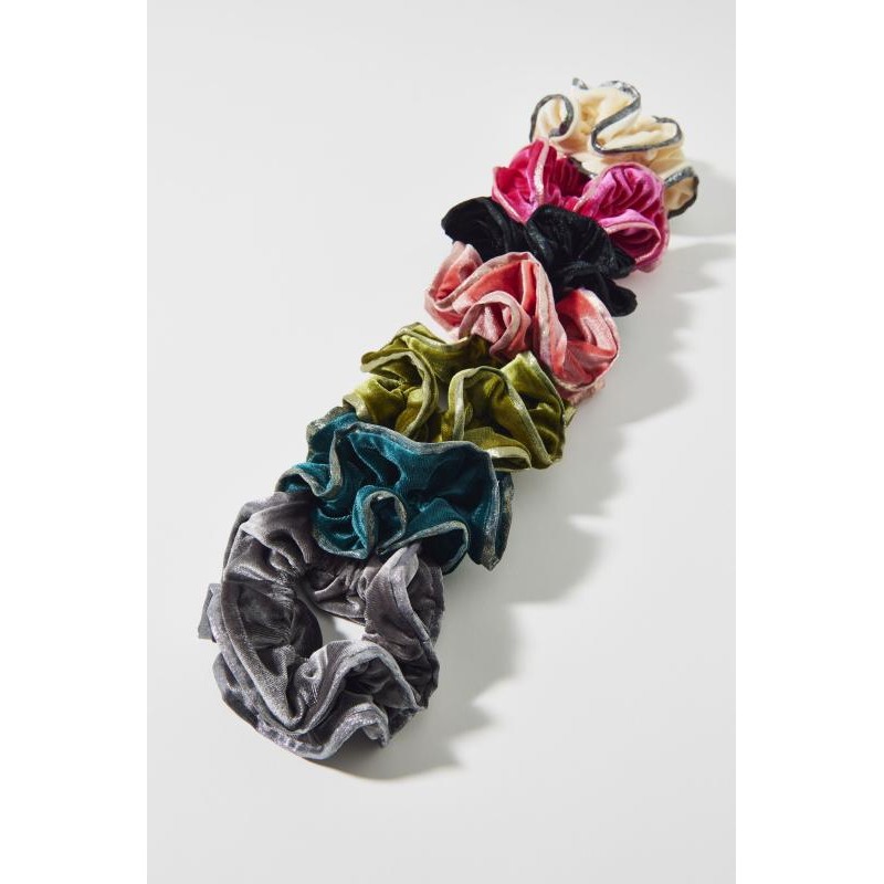 Coletero de terciopelo con volantes